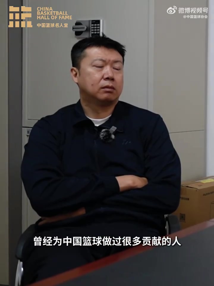 首位获WNBA总冠军的中国球员!王治郅为苗立杰呈送名人堂入堂贺信